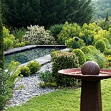 jardin contemporain etdes euphorbes  bassin contemporain avec décoration